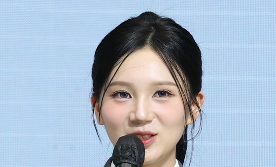 인사말 하는 블링원 라니