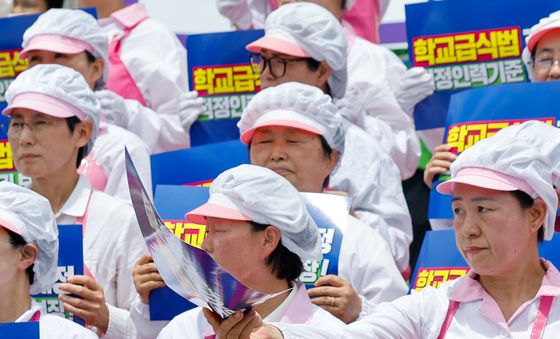 '학교급식 노동자 건강권 보장해야'