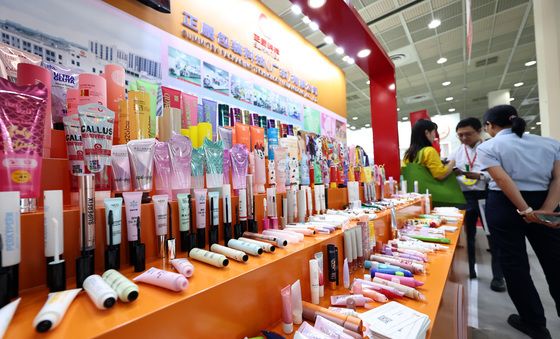 중국이 생산한 플라스틱 화장품 포장용기