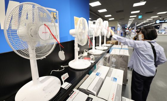 무더위에 선풍기 사러 나왔어요
