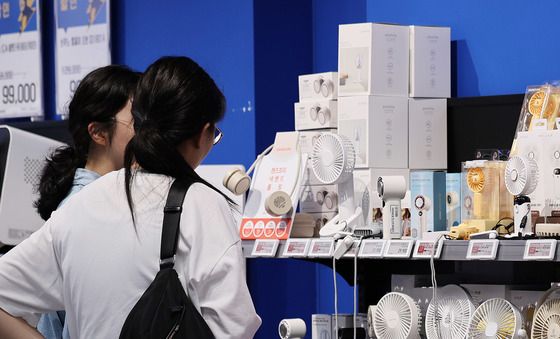 '휴대용 선풍기 없인 못살아'