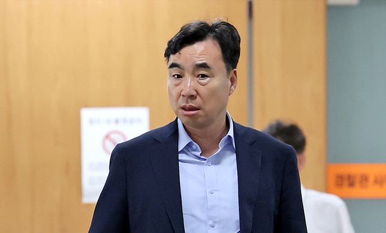 뇌물수수 등 혐의 관련 항소심 출석하는 윤관석 전 의원