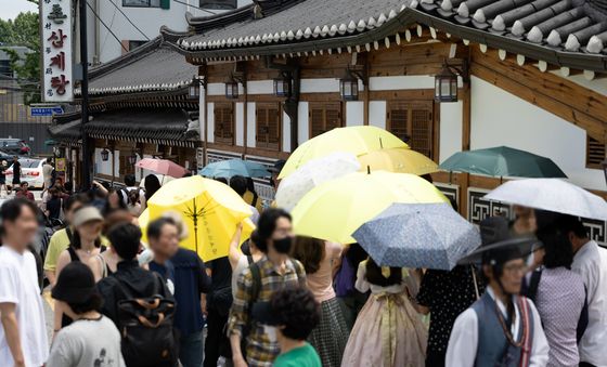 초복, '삼계탕 가게 문전성시'
