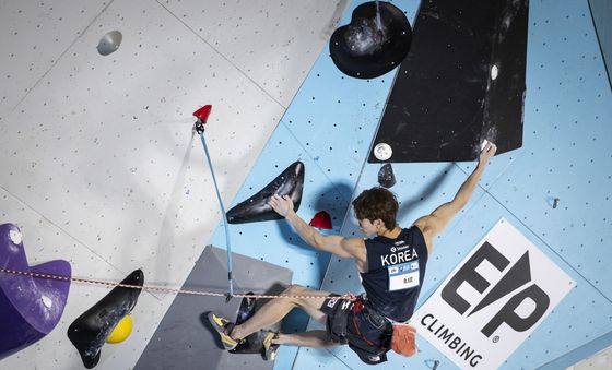 스포츠클라이밍 이도현, 월드컵 12차 대회 리드 '시즌 첫 우승'