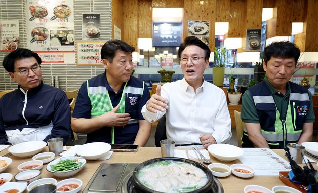 김민석 국무총리, 환경공무관과 조찬