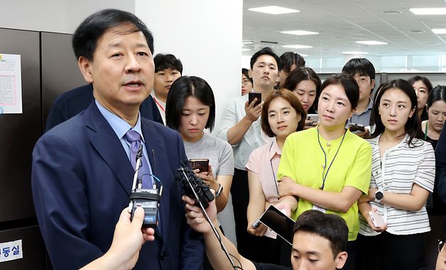 현안관련 질문에 답하는 구윤철 경제부총리 겸 기획재정부 장관