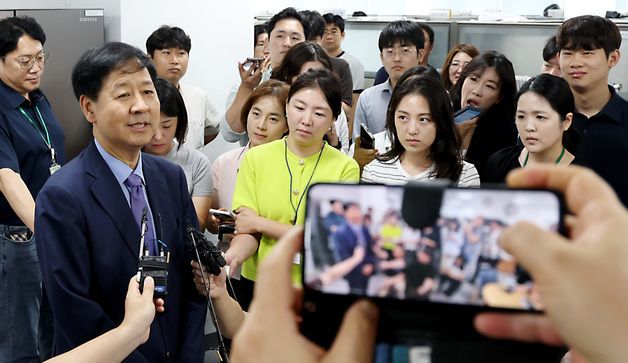 현안관련 질문에 답하는 구윤철 경제부총리 겸 기획재정부 장관