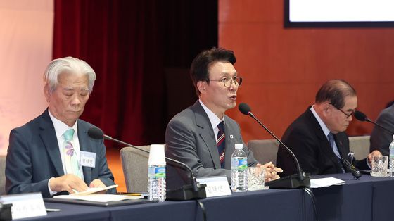 발언하는 김민석 총리