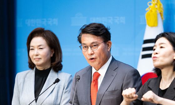 '민생회복 소비쿠폰' 관련 기자회견하는 윤상현 국민의힘 의원