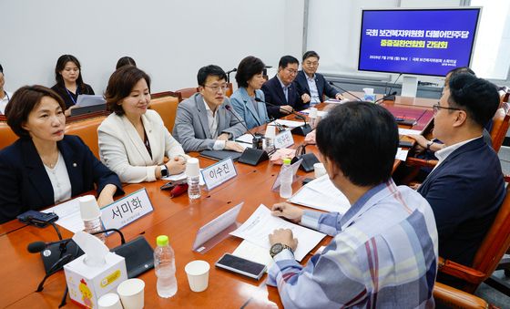 인사말하는 박주민 위원장