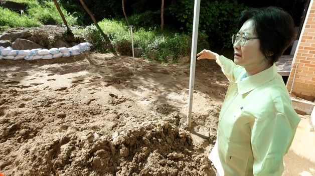 피해 현장 점검하는 이스란 차관