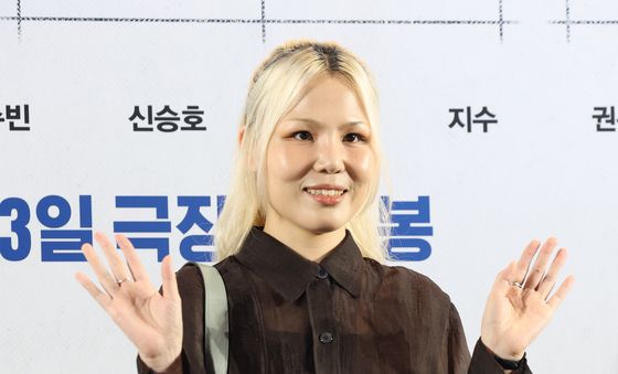 알리, 빛나는 손 인사