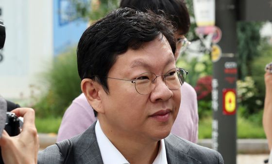특검 출석하는 윤재현 참손푸드 대표