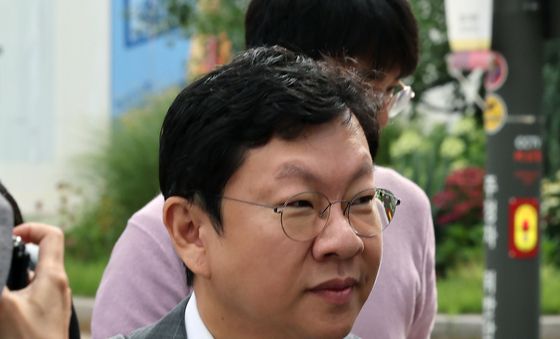 윤재현 참손푸드 대표, 특검 출석
