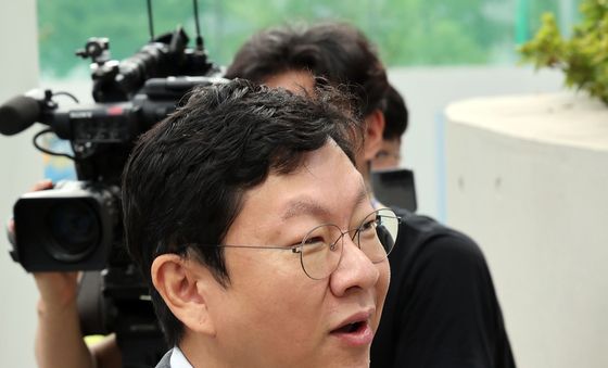 특검 출석하는 윤재현 참손푸드 대표