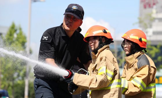 방수 훈련하는 한국119청소년단
