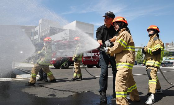 방수 훈련하는 한국119청소년단