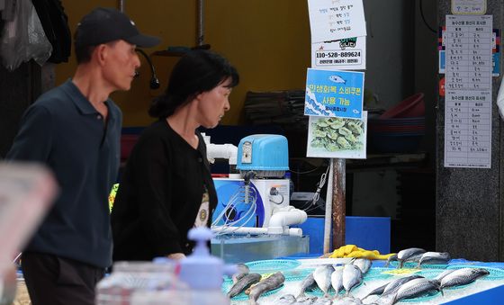발급 시작된 민생회복 소비쿠폰, 자영업자 숨통 트이나