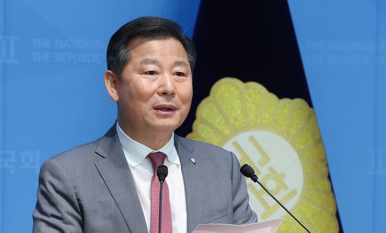 입장 밝히는 이철규