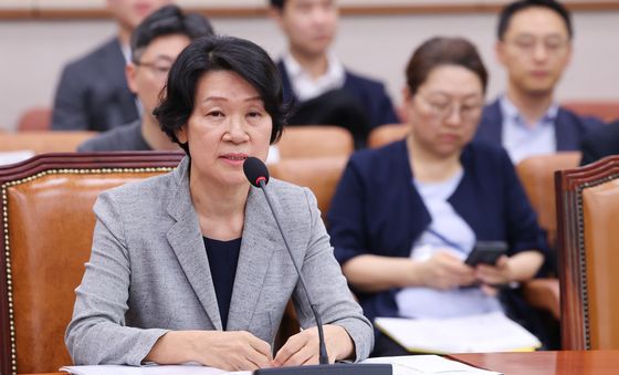 AI 교과서 관련 답변하는 최은옥 차관