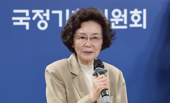 발언하는 신필균 국민주권위원장