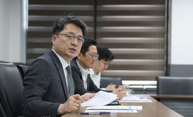 수출동향 점검회의 주재하는 문신학 1차관