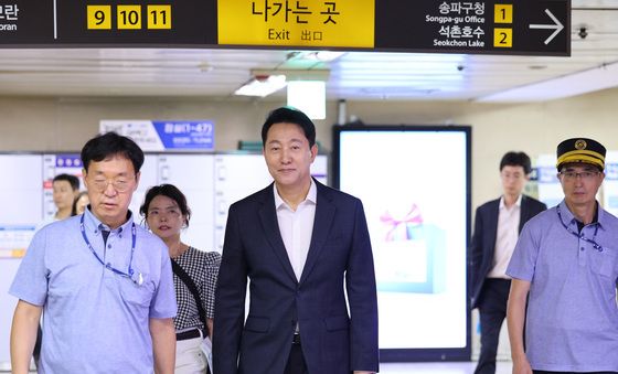 지하철 화장실 찾은 오세훈