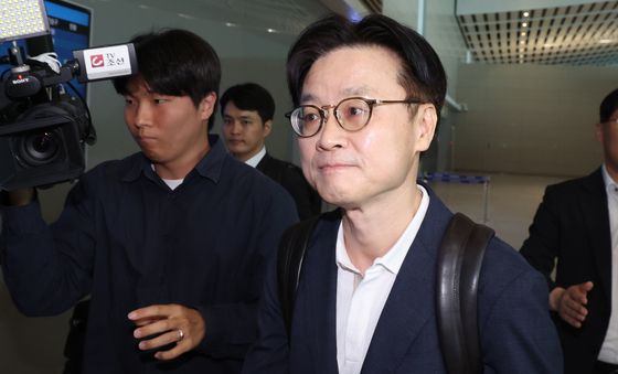 김정관 장관 출국