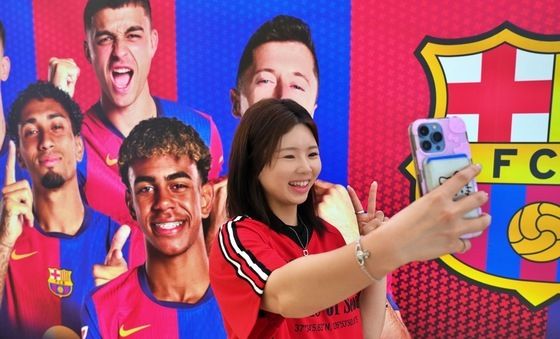 롯데百, 'FC서울 VS FC바르셀로나' 팝업스토어 운영