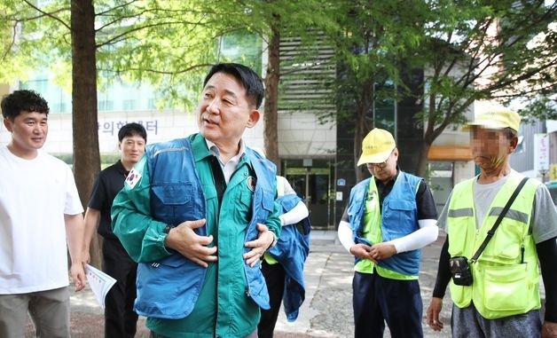 서철모 서구청장, 폭염 속 주차 관리 현장 방문