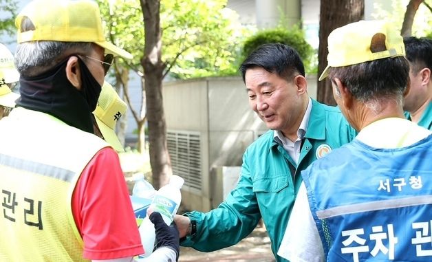 대전 서구, 폭염 대응 총력... 현장 점검 및 근로자 격려 나서