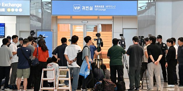 구윤철 부총리 기다리는 취재진들