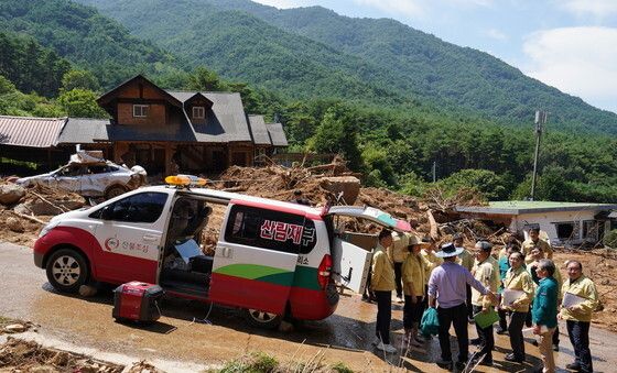 임상섭 산림청장, 산청군 산불 및 산사태 피해지 현장점검