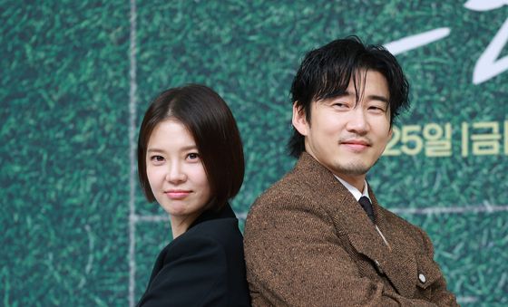 포즈 취하는 '트라이' 임세미와 윤계상