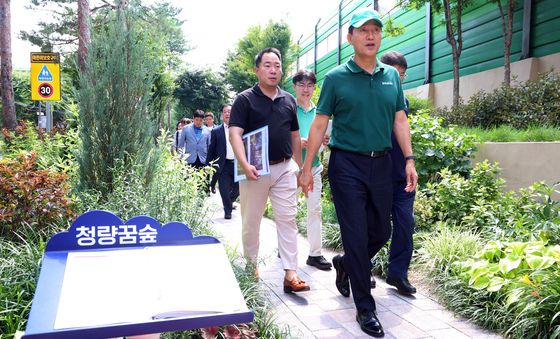 폭염완하하는 일상정원 점검하는 오세훈 시장