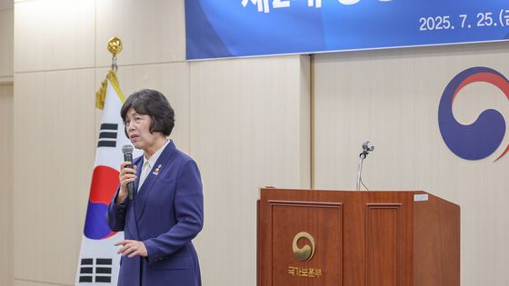 이임사하는 강정애 국가보훈부 장관