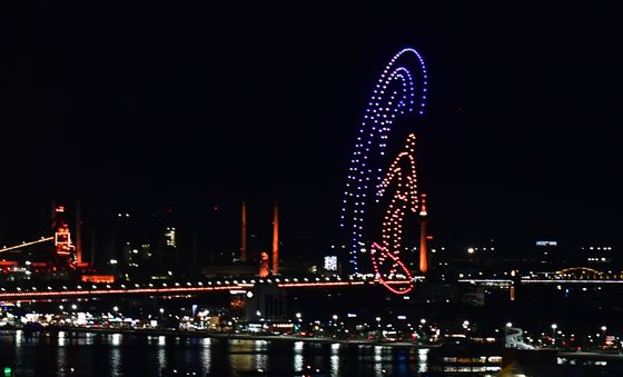 포항 밤하늘 밝힌 드론 서퍼