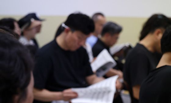 강연 내내 펜을 놓지 않는 학부모들