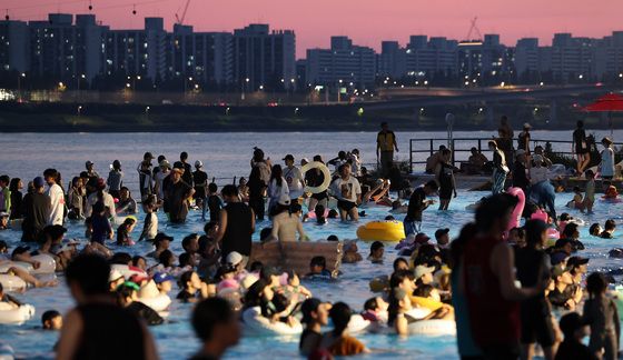 노을과 함께 물놀이