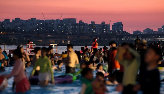 노을과 함께 물놀이