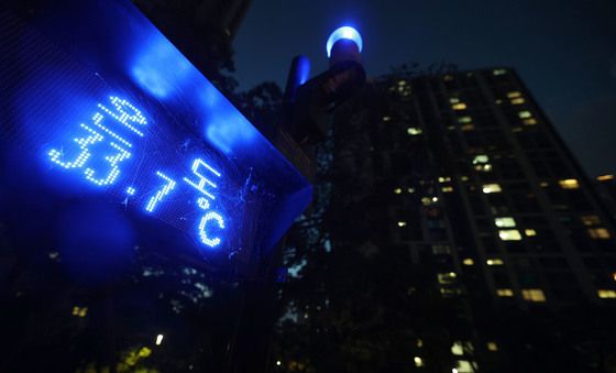 기록적인 폭염에 열대야 지속 '잠 못 이루는 밤'