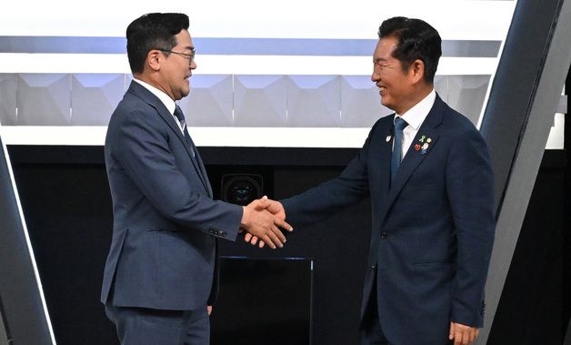 악수하는 박찬대·정청래 당대표 후보