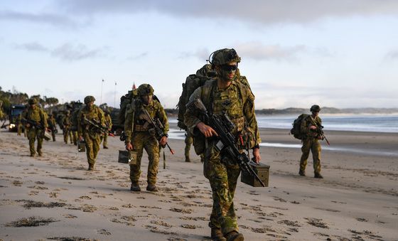 부대이동하는 한·호주 상륙군