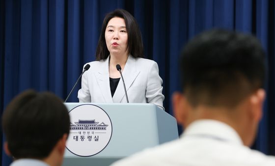 임명장 수여식 및 비수보 브리핑하는 강유정 대변인