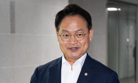 당정협의 참석하는 허영 민주당 정책수석