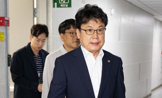 '세제개편안 논의 당정' 참석하는 진성준 與 정책위의장