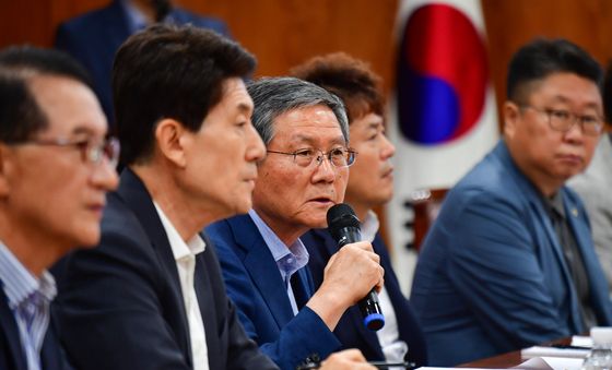 발언하는 전익현 이사장