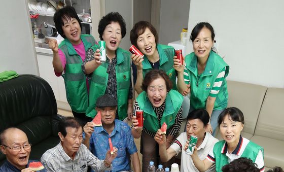 경로당에서 함께 나누는 복달임