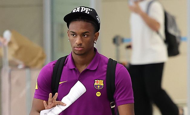 입국하는 알레한드로 발데