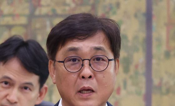 질의 답하는 최휘영 후보자